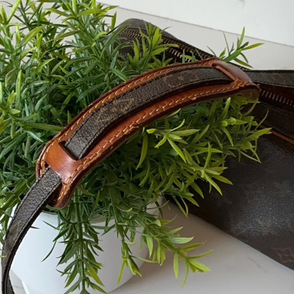 Authentic Louis Vuitton Monogram Pochette Marley Bandouliere Bag - Picture 5 of 13